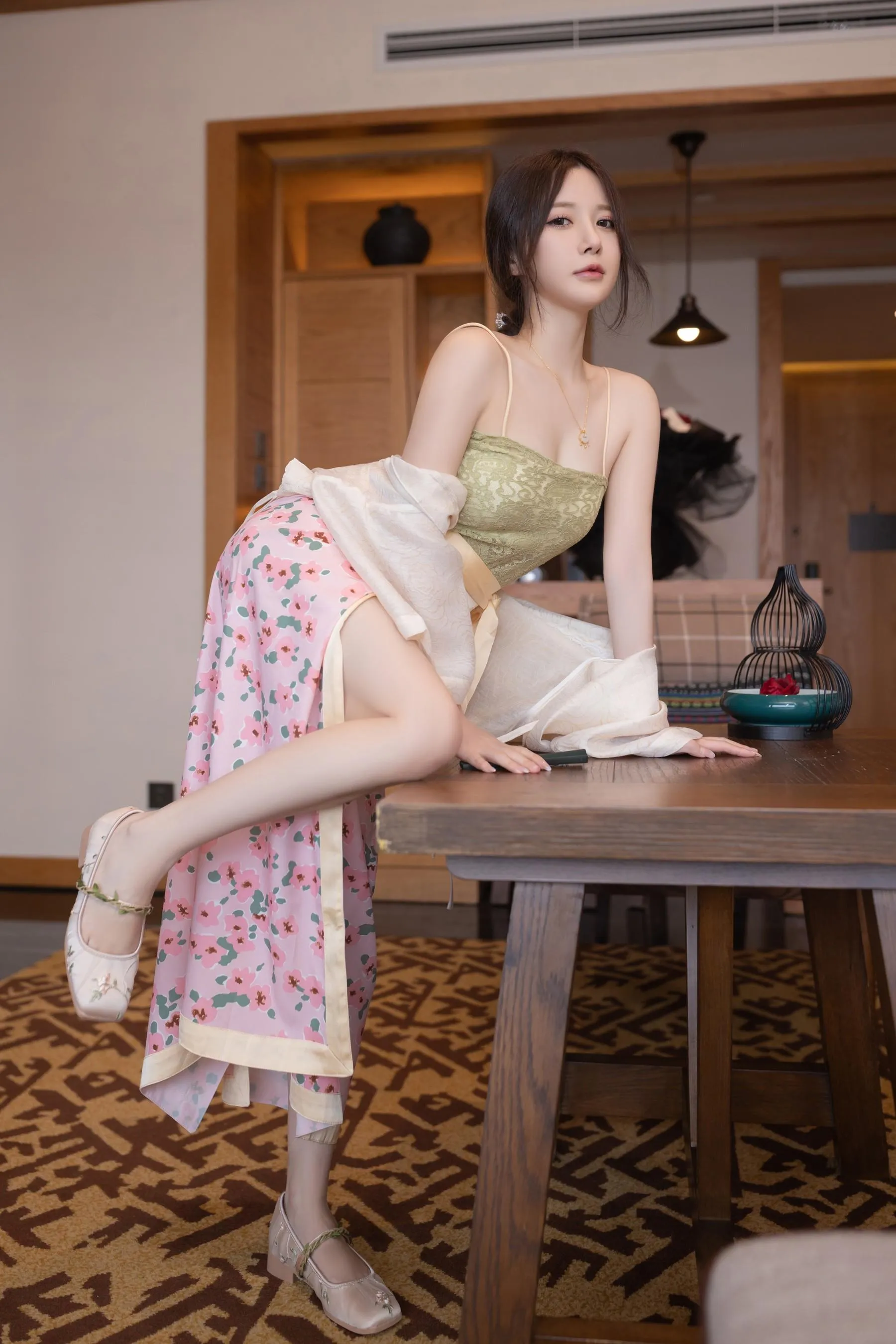 NO.0001 秀人名模鱼子酱Fish内部私购不上架写真 真空露乳 [74P]插图3